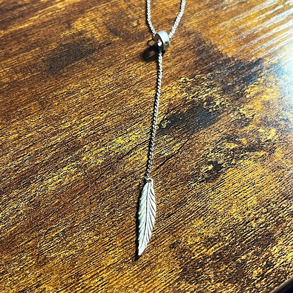 Feather lariat style necklace